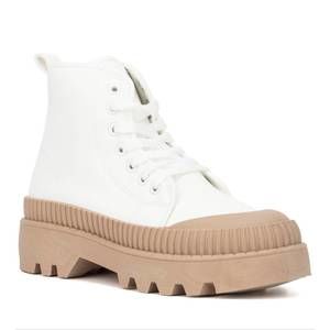 NEW OLIVIA MILLER women's chunky sneaker in white